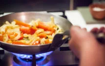 Cocinar con olla exprés: platos, tiempos de cocción y agua necesaria